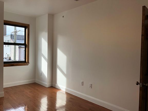 3rd image of 621 N 11th St #1