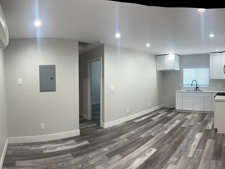 E Hilldale Ave — Photo 1