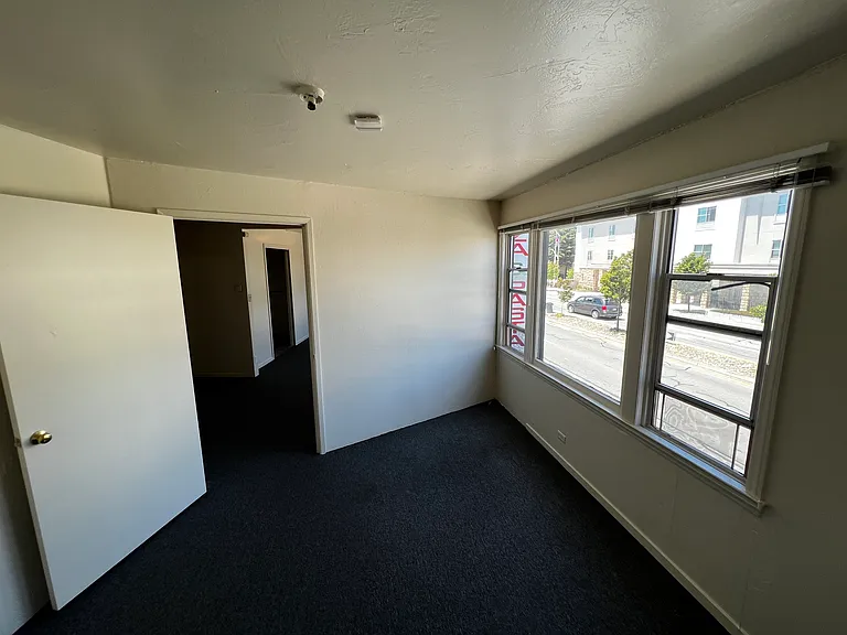 2413 Mission St #A — Photo 6