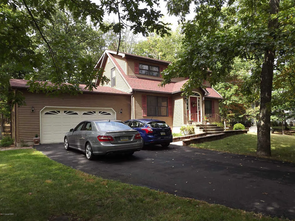 409 Lakeside Dr photo 1