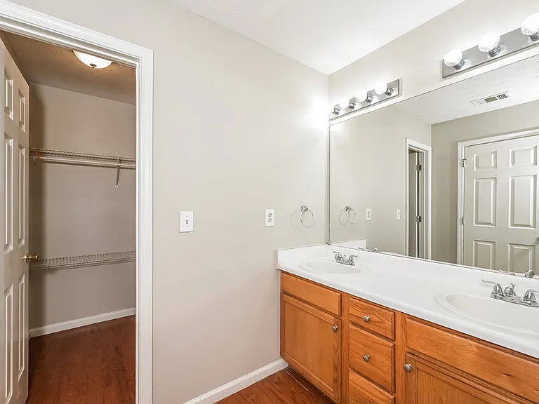 2124 Oakland Spring Dr — Photo 11