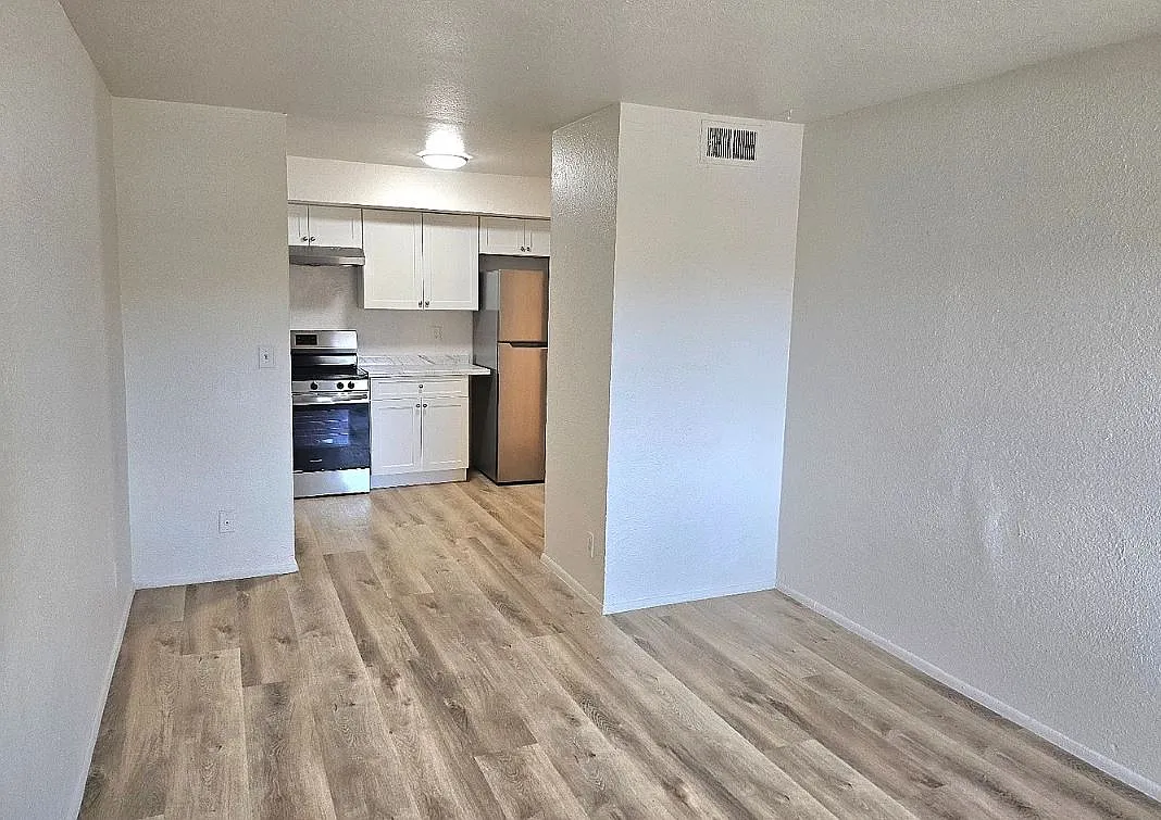 2 bed, $995 — Photo 3