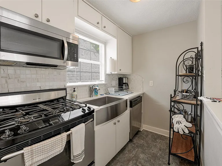 3310 Crawford St #B — Photo 7