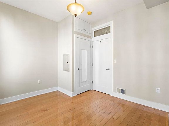 5th image of 322 Grand St APT 3R