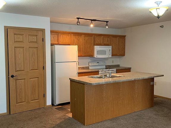 2nd image of 960 Highway 16 E #303