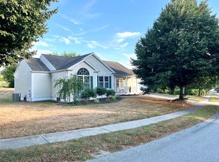 65 Carriage Trl, Middletown, RI 02842