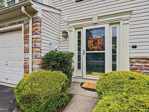 3rd image of 85 Brookview Ln