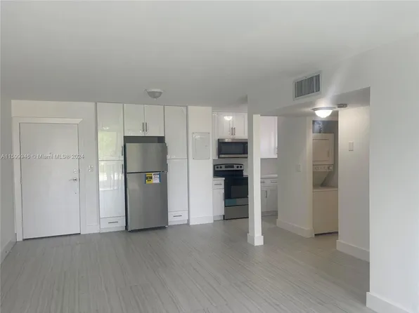 110 Fontainebleau Blvd APT 201, Miami, FL 33172