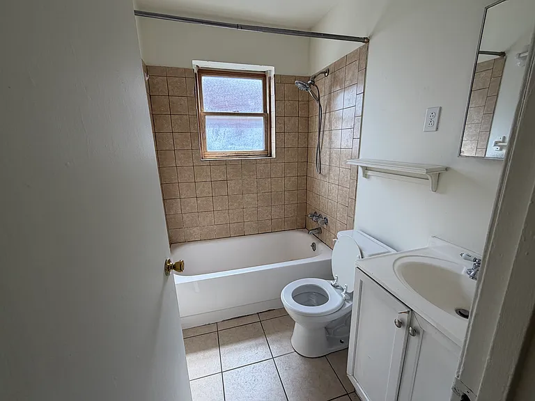 910 Sinclair St #2 — Photo 6