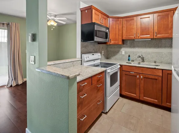 12429 NE 130th Ct APT G101, Kirkland, WA 98034