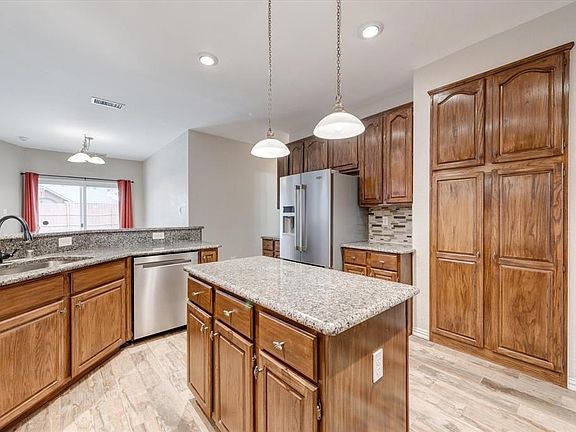 4th image of 2300 Sherwood Dr