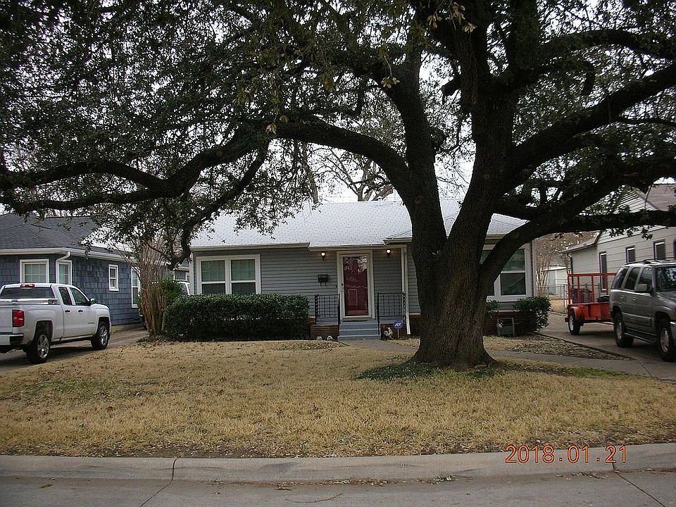 front from street including large oak tree