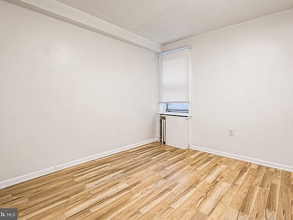 4th image of 3322 Wellington St