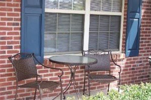 5th image of 5264 Avery Woods Ln