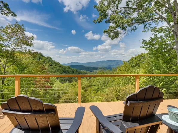 563 Claude Rogers Rd, Marble, NC 28905