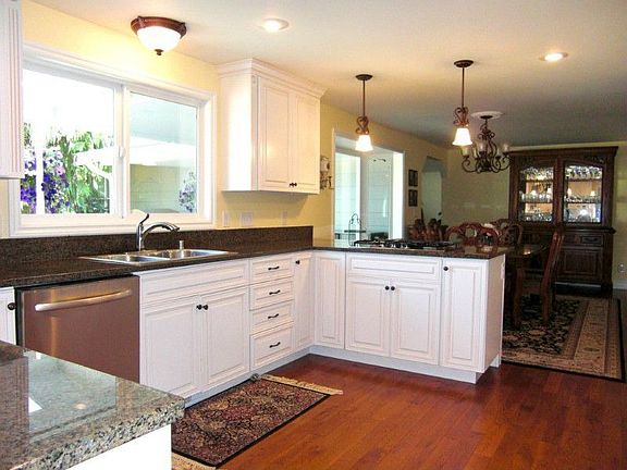 Top Notch Kitchen - Slab Granite, New Fixtures, Hardwood, Large Windows optimizing the Private Backyard