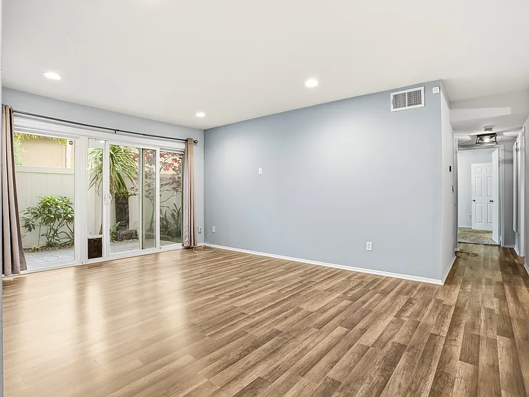 1101 W Macarthur Blvd #271 — Photo 9