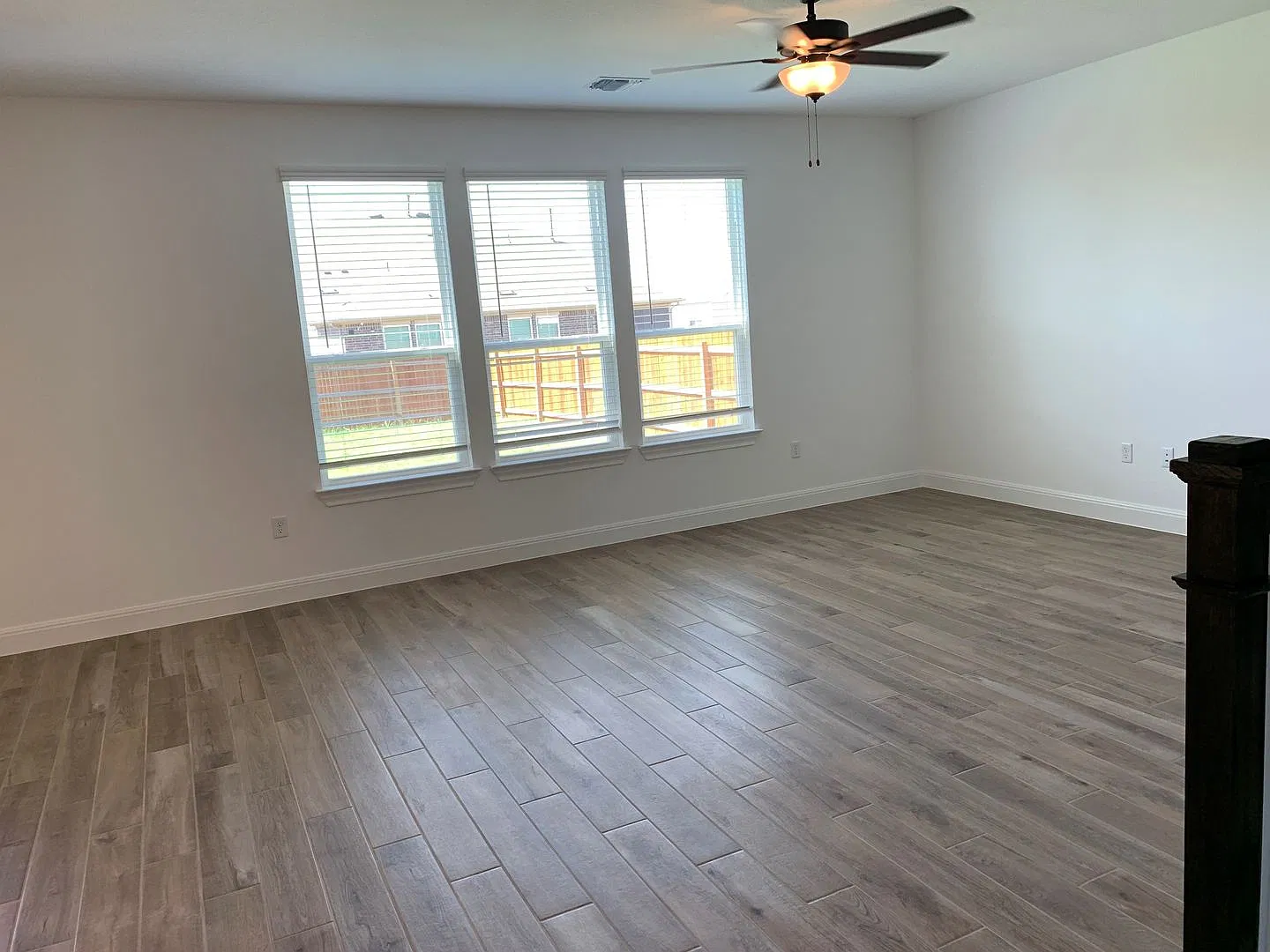 Stunning Brand New Home In Manor Tx — Photo 3