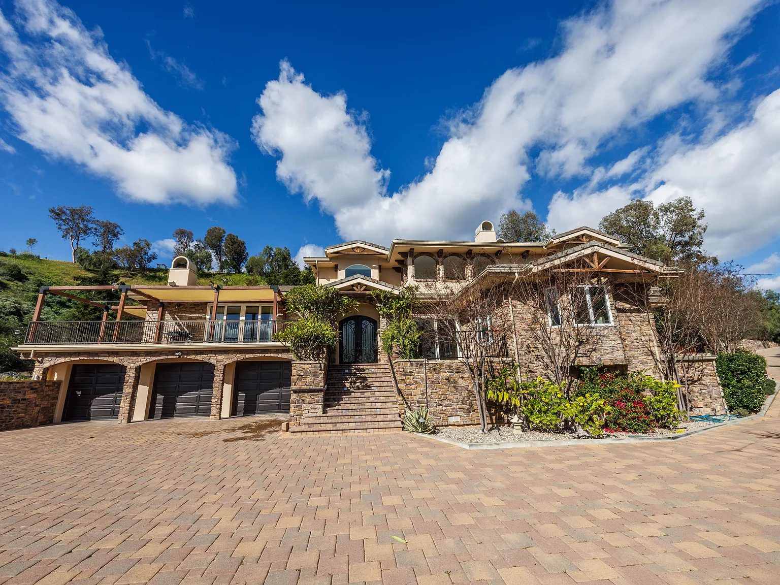 5 bed, 5765 sqft, $25,000 — Photo 1