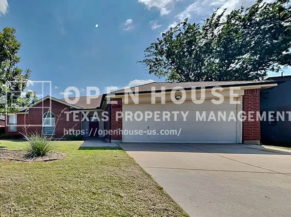 625 Creekview Dr, Burleson, TX 76028