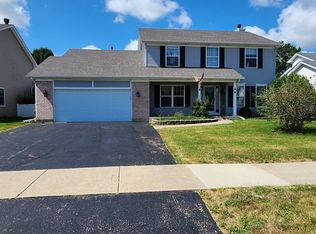 49 Blackberry Trl, Aurora, IL 60506