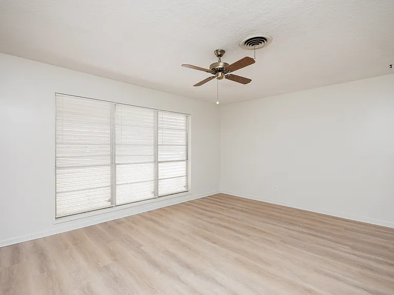1137 Bradshaw Dr — Photo 15