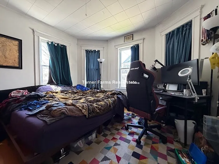 11 Burnham St #1R — Photo 6