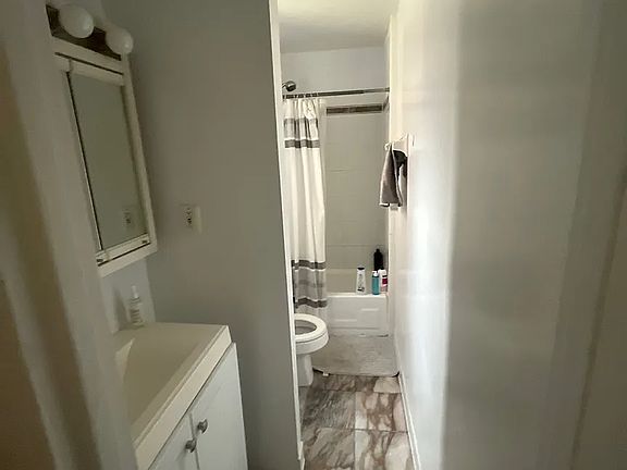 5th image of 444 W 58th St APT 2E
