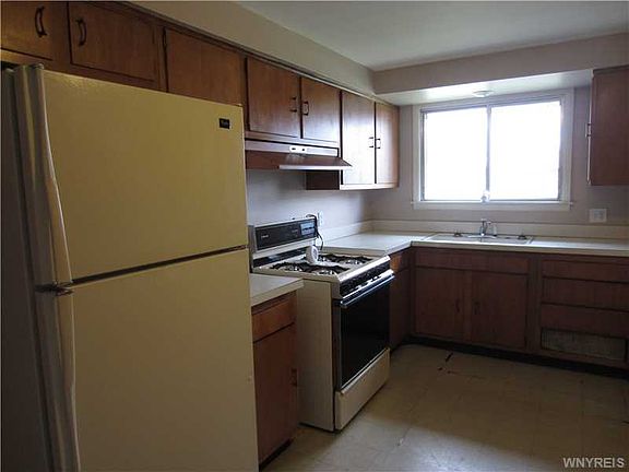 3rd image of 165 Saint Felix Ave