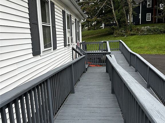 4th image of 56 Shepard St