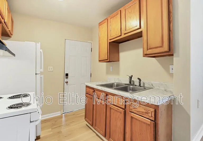 347 1/2 E Welch Ave — Photo 1