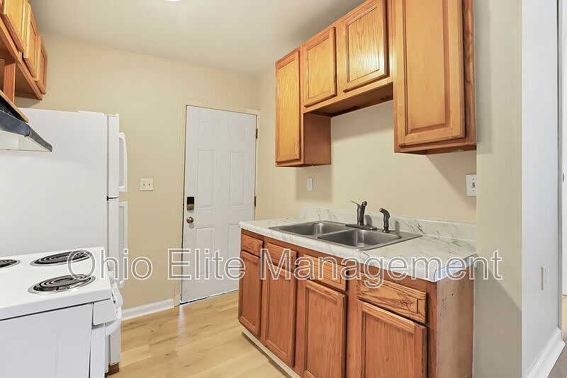 1st image of 347 1/2 E Welch Ave