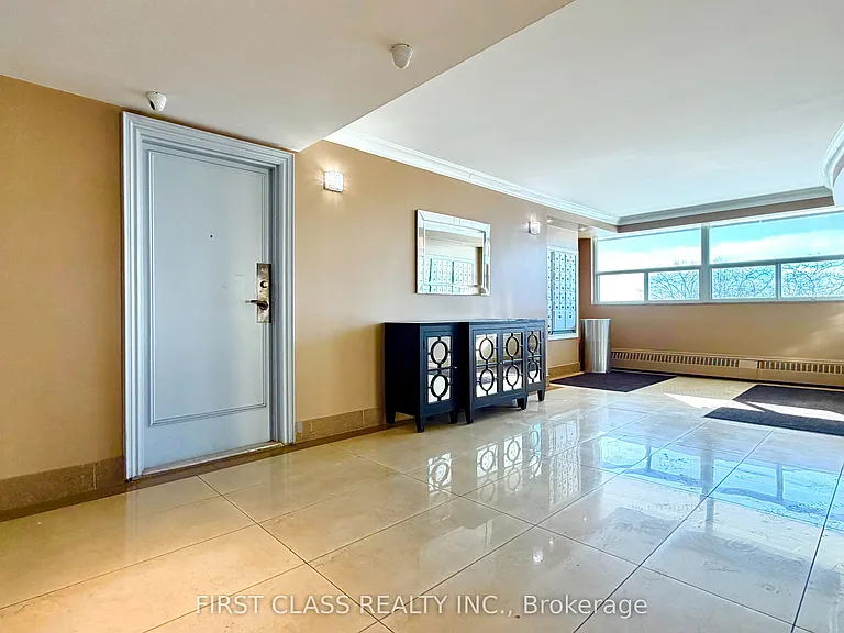 541 Blackthorn Ave #1415 — Photo 8