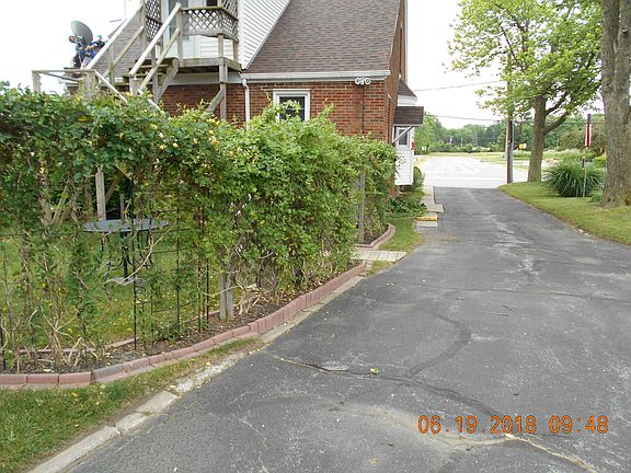 Apt entrance