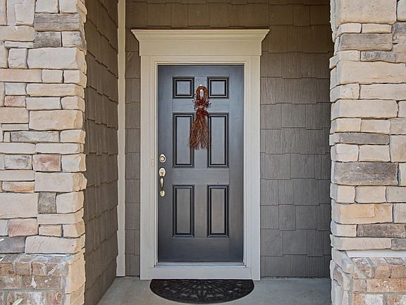 4th image of 817 Clay Pl