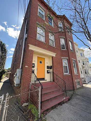 474 Windsor St #2F Photo 1