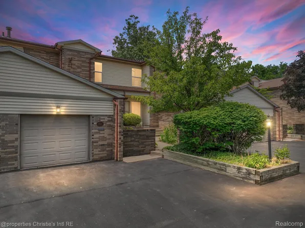 1911 Pembridge Pl, Detroit, MI 48207