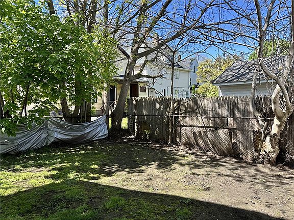 5th image of 143 Santee St