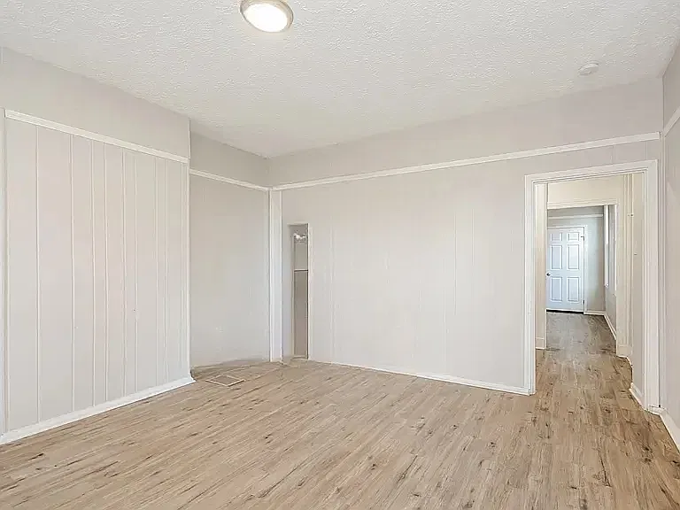 3 bed, 1.5 bath, 1862 sqft, $1,030 — Photo 2