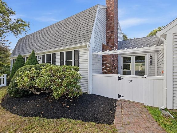 3rd image of 3 Thoreau Dr