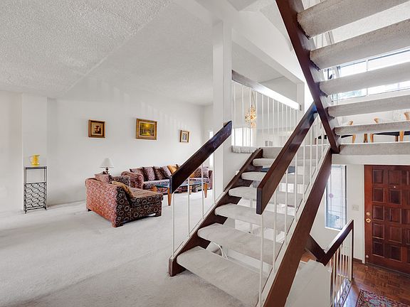 5th image of 2809 Montrose Ave APT 5
