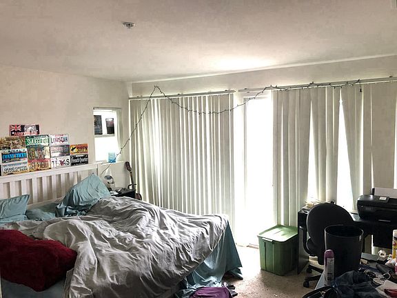 King bed in photo. Very large room in PB