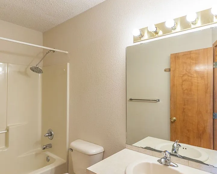 1378 Challenger Ave — Photo 11