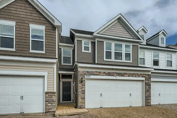 3 bed, 1854 sqft, $2,595 — Photo 3