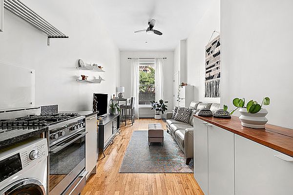 1st image of 525 Manhattan Ave APT 2