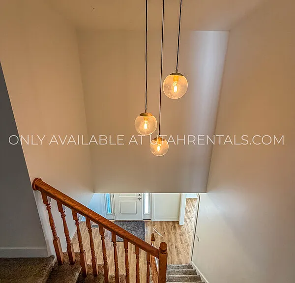 960 N Eastview Dr — Photo 36