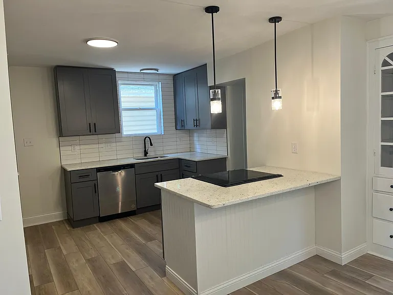 1229 Wilson Ave — Photo 4