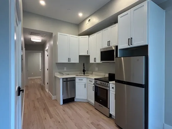 35 Delle Ave Floor 3, Roxbury Crossing, MA 02120