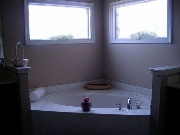 1016 Woodland Glen Dr, Cordova, TN 38018