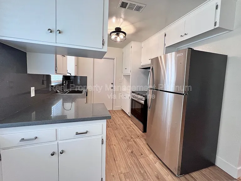 4467 N Van Dyke Ave — Photo 3
